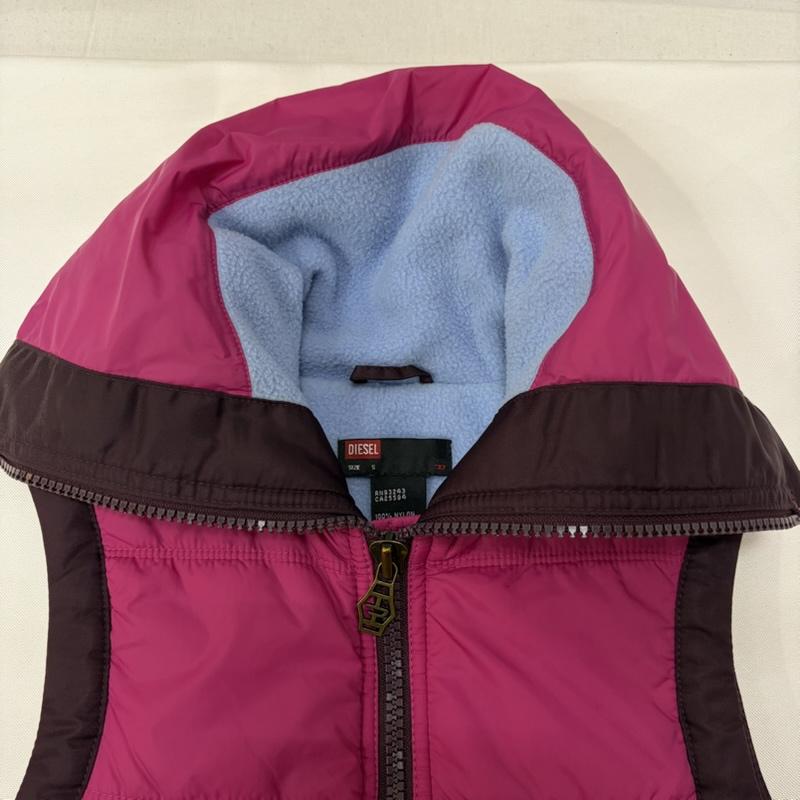 ディーゼル DIESEL ベスト ベスト 中綿ベスト フリース 配色 ハイネック S 無地 X ロゴ、文字 桃 / ピンク / pink X えんじ / ワインレッド / dark red レディース USED 古着 中古 50167163