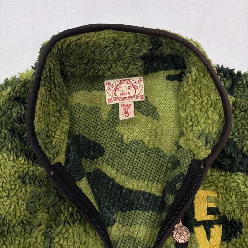 エヴィス EVISU ジャケット、上着 ジャンパー、ブルゾン ボア フリース ジップアップ 迷彩 ジャケット カモフラ ロゴ 刺繍 42 カモフラージュ柄・迷彩 X ロゴ、文字 X 刺繍 緑 / グリーン / green X 茶 / ブラウン / brown X 黄 / イエロー / yellow メンズ USED 古着 中古 50167203
