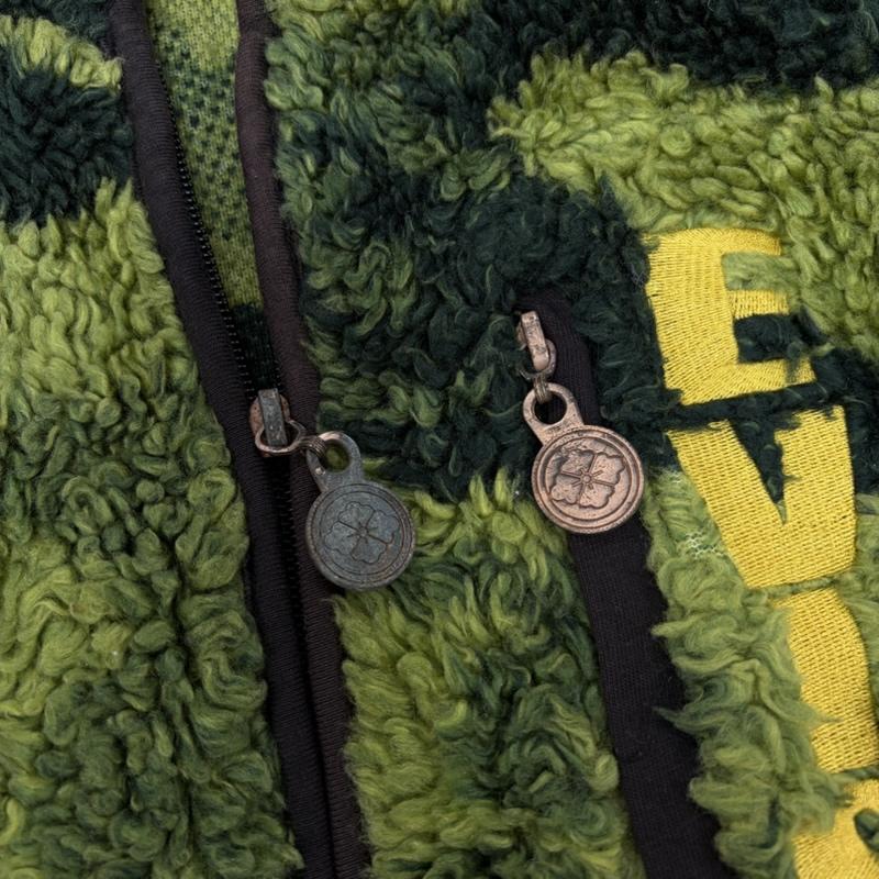 エヴィス EVISU ジャケット、上着 ジャンパー、ブルゾン ボア フリース ジップアップ 迷彩 ジャケット カモフラ ロゴ 刺繍 42 カモフラージュ柄・迷彩 X ロゴ、文字 X 刺繍 緑 / グリーン / green X 茶 / ブラウン / brown X 黄 / イエロー / yellow メンズ USED 古着 中古 50167203