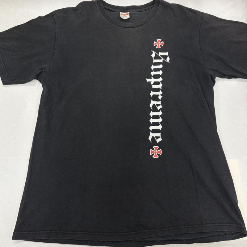 シュプリーム Supreme Tシャツ 半袖 17AW INDEPENDENT コラボ 半袖 ロゴ プリント Tシャツ USA製 フェード L ロゴ、文字 X プリント 黒 / ブラック / black X 白 / ホワイト / white X 赤 / レッド / red メンズ USED 古着 中古 50167289