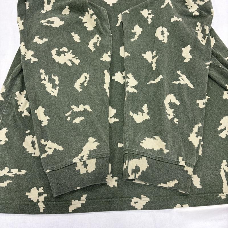 シュプリーム Supreme Tシャツ 長袖 21AW ピクセルカモ 迷彩 スモールボックスロゴ 刺繍 ロンT 長袖 Tシャツ フェード XL カモフラージュ柄・迷彩 X ロゴ、文字 X プリント X 刺繍 緑 / グリーン / green X 赤 / レッド / red メンズ USED 古着 中古 50167291