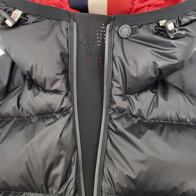 モンクレール MONCLER ジャケット、上着 ダウンジャケット ヒンタートゥクス グルノーブル ダウンジャケット 33584355NFPM 2 黒 / ブラック / black メンズ USED 古着 中古 50167315
