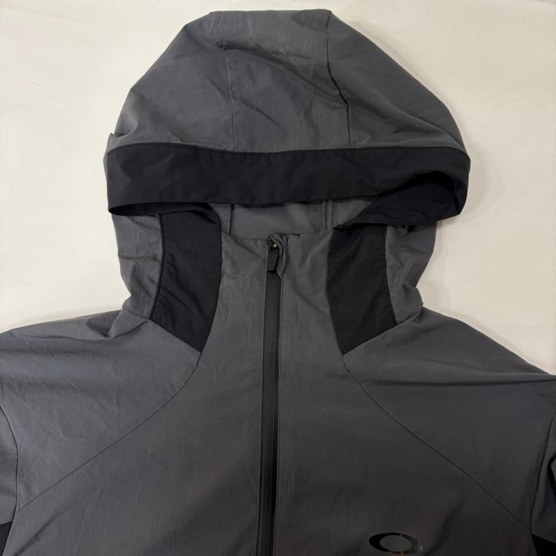 オークリー OAKLEY ジャケット、上着 ジャンパー、ブルゾン Latitude Anor アノラックパーカー foa404283 M 無地 X ロゴ、文字 灰 / グレー / gray X 黒 / ブラック / black メンズ USED 古着 中古 50167349