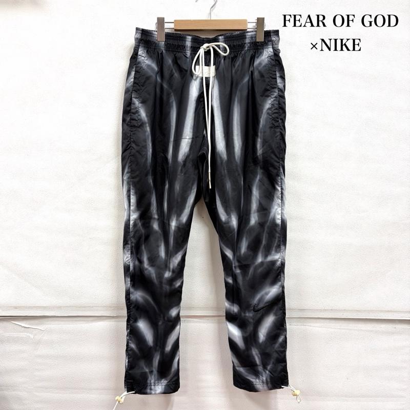 フィアーオブゴッド Fear of God パンツ ワークパンツ、ペインターパンツ NIKE コラボ 総柄 オールオーバープリント タイダイ ロゴ ナイロン トラック パンツ M グラデーション X ロゴ、文字 黒 / ブラック / black X 白 / ホワイト / white メンズ USED 古着 中古 50167668