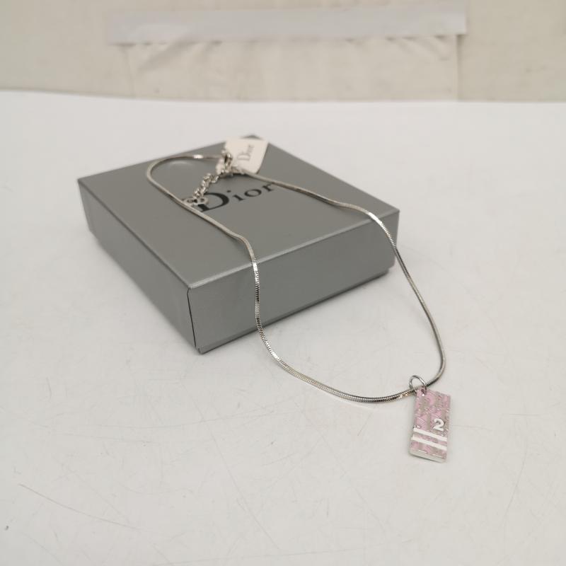 クリスチャンディオール Christian Dior アクセサリー ネックレス、ペンダント トロッター柄 プレート トップ ネックレス - 桃 / ピンク / pink X 銀 / シルバー / silver color レディース USED 古着 中古 50167717