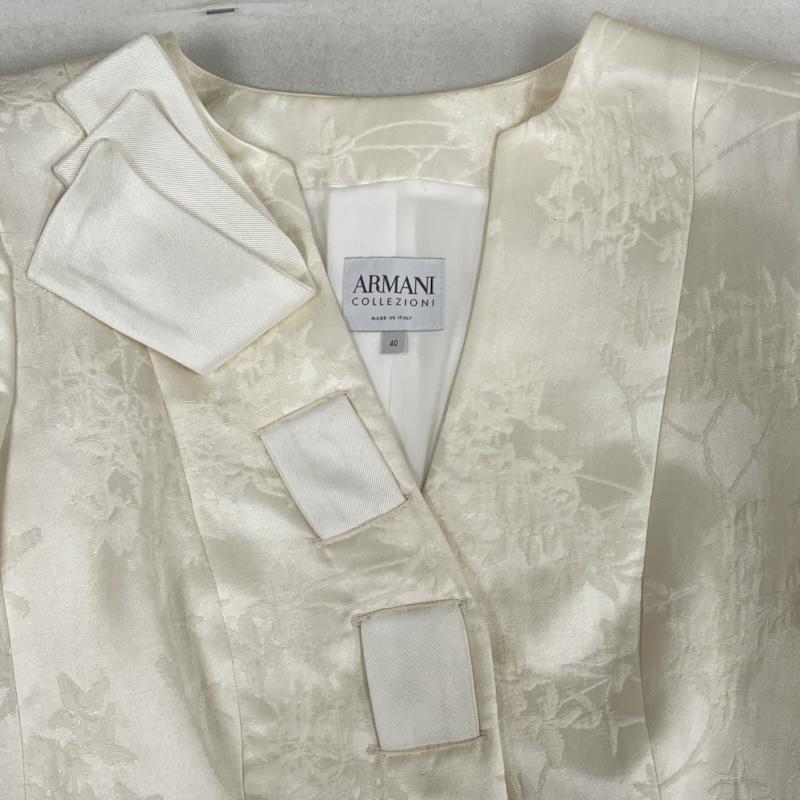 アルマーニコレッツォーニ ARMANI COLLEZIONI ジャケット、上着 ジャケット、ブレザー イタリア製 リボン ジャガード 刺繍 花柄 ノーカラー ジャケット 40 オフホワイト / オフホワイト / レディース USED 古着 中古 50167760
