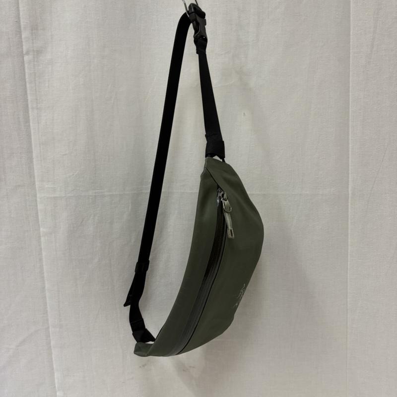 アークテリクス ARC TERYX ボディバッグ ボディバッグ グランヴィル クロスボディバッグ Granville Crossbody Bag ボディバック - 無地 X ロゴ、文字 カーキ / カーキ / khaki メンズ USED 古着 中古 50167774
