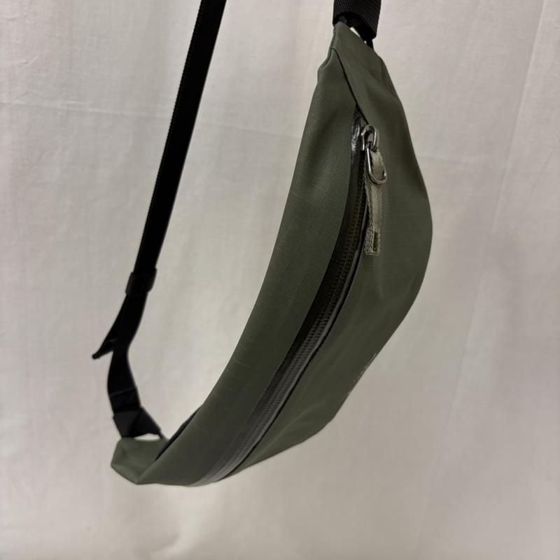 アークテリクス ARC TERYX ボディバッグ ボディバッグ グランヴィル クロスボディバッグ Granville Crossbody Bag ボディバック - 無地 X ロゴ、文字 カーキ / カーキ / khaki メンズ USED 古着 中古 50167774