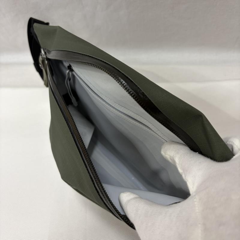 アークテリクス ARC TERYX ボディバッグ ボディバッグ グランヴィル クロスボディバッグ Granville Crossbody Bag ボディバック - 無地 X ロゴ、文字 カーキ / カーキ / khaki メンズ USED 古着 中古 50167774
