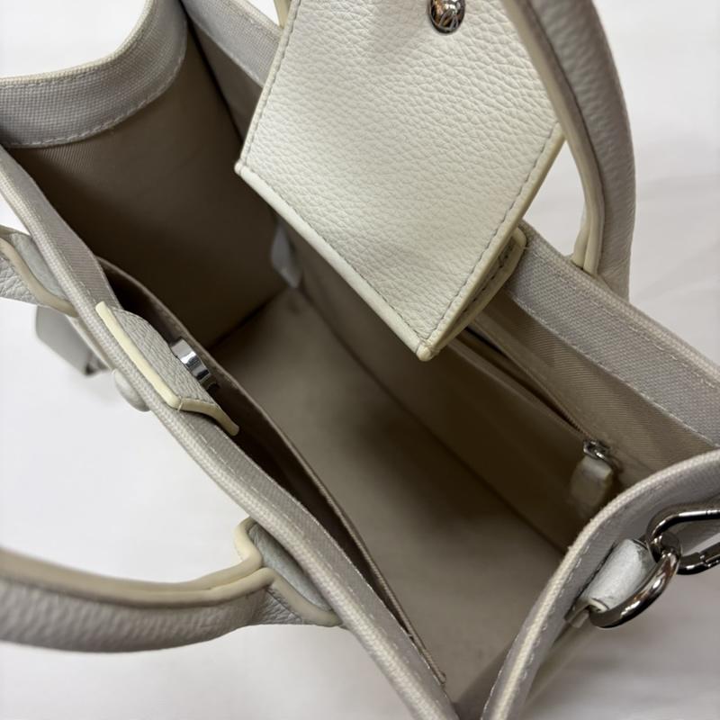 ジル バイ ジルスチュアート JILL by JILLSTUART ショルダーバッグ ショルダーバッグ フラワースカーフトート小 2WAY ショルダーバッグ 125-5183104 - 無地 X ロゴ、文字 X 花柄 白 / ホワイト / white レディース USED 古着 中古 50167776