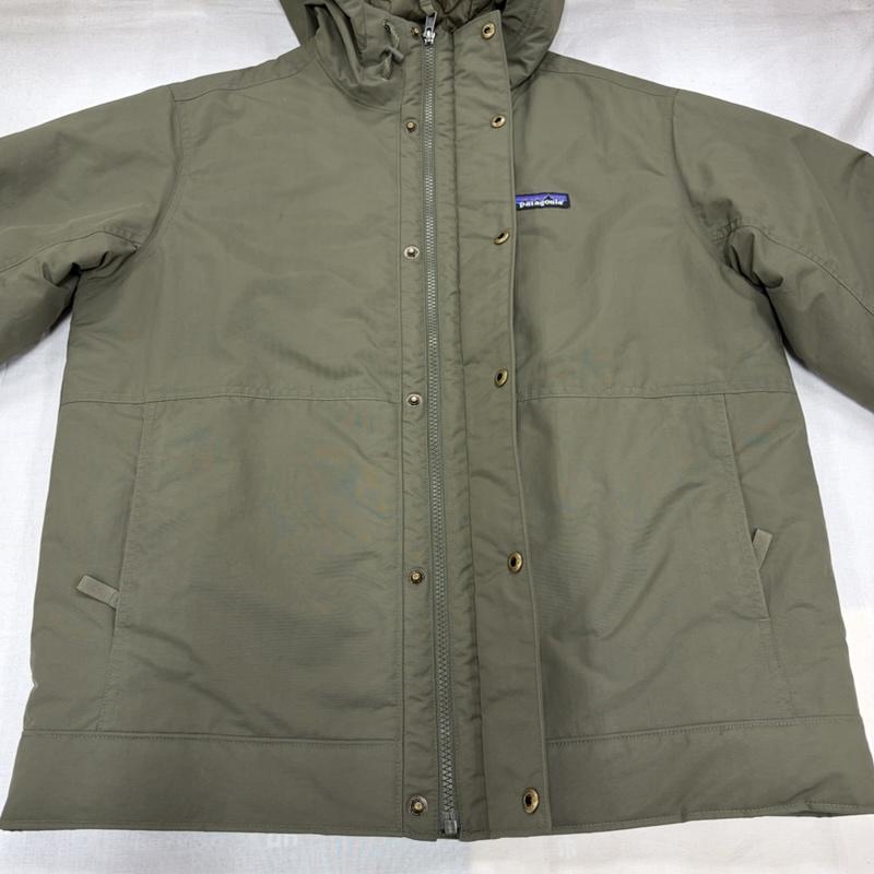 パタゴニア patagonia ジャケット、上着 ジャンパー、ブルゾン イスマスジャケット ナイロン マウンテンパーカー フード ジップアップ キルティングライナー S ワンポイント X ロゴ、文字 X 刺繍 カーキ / カーキ / khaki X オリーブグリーン / オリーブグリーン / メンズ USED 古着 中古 50168004
