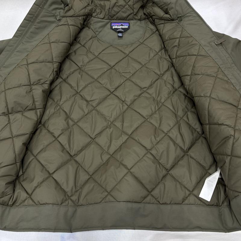 パタゴニア patagonia ジャケット、上着 ジャンパー、ブルゾン イスマスジャケット ナイロン マウンテンパーカー フード ジップアップ キルティングライナー S ワンポイント X ロゴ、文字 X 刺繍 カーキ / カーキ / khaki X オリーブグリーン / オリーブグリーン / メンズ USED 古着 中古 50168004