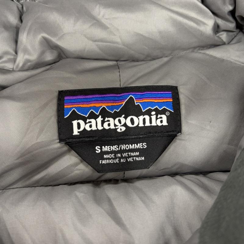 パタゴニア patagonia ジャケット、上着 ジャンパー、ブルゾン ハイロフト ダウン フーディー ジップアップ キルティング ナイロン ジャケット S ワンポイント X ロゴ、文字 X 刺繍 紺 / ネイビー / navy メンズ USED 古着 中古 50168006