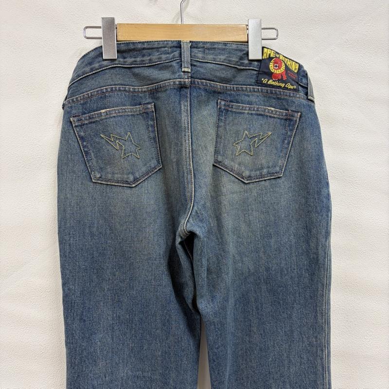 アベイシングエイプ A BATHING APE パンツ デニム、ジーンズ HUMAN MADE コラボ BAPE スター刺繍 ダブルネーム 初期 ロゴパッチ デニム NIGO期 日本製 フェード S ダメージ加工 X ロゴ、文字 インディゴ / インディゴ / Indigo レディース USED 古着 中古 50168252