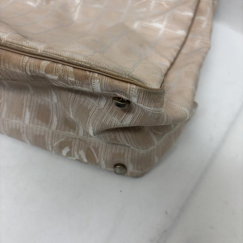 シャネル CHANEL ハンドバッグ ハンドバッグ ニュートラベルライン ナイロン ハンドバック トート レディース USED 古着 中古 50168265