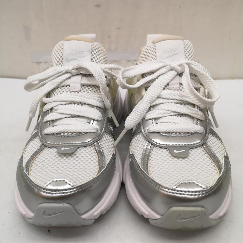 ナイキ NIKE スニーカー スニーカー FD0736-104 W V2K RUN スニーカー 23.5cm 白 / ホワイト / white レディース USED 古着 中古 50168356