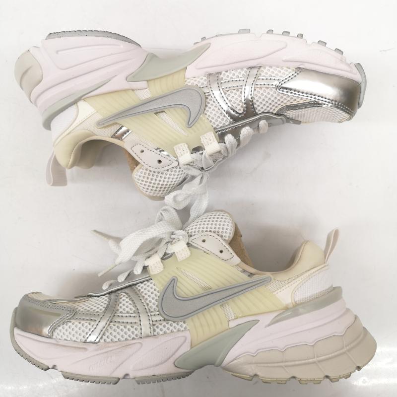 ナイキ NIKE スニーカー スニーカー FD0736-104 W V2K RUN スニーカー 23.5cm 白 / ホワイト / white レディース USED 古着 中古 50168356