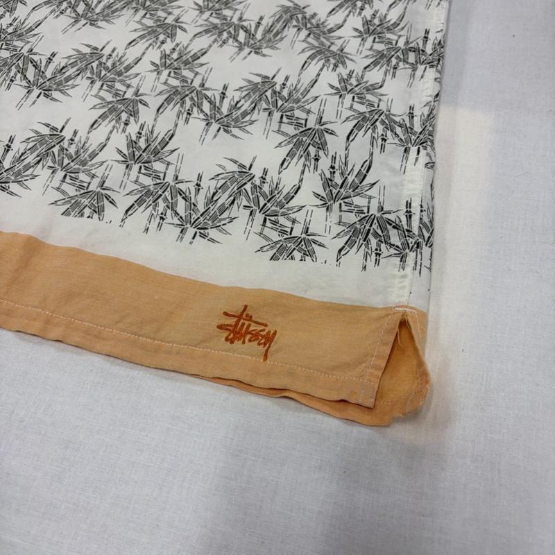 ステューシー STUSSY シャツ、ブラウス 半袖 90s OLD バンブー柄 半袖 アロハシャツ ロゴ 刺繍 オープンカラー フェード XL 総柄 X プリント X ロゴ、文字 X 刺繍 白 / ホワイト / white X 黒 / ブラック / black X 橙 / オレンジ / orange メンズ USED 古着 中古 50168408