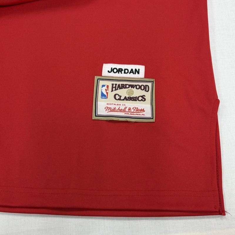 ミッチェルアンドネス Mitchell&Ness タンクトップ タンクトップ NBA マイケルジョーダン JORDAN シカゴ BULLS ブルズ タンクトップ ロゴ 刺繍 メモリアル ユニフォーム 23 - ロゴ、文字 X 刺繍 赤 / レッド / red X 黒 / ブラック / black X 白 / ホワイト / white メンズ USED 古着 中古 50168515