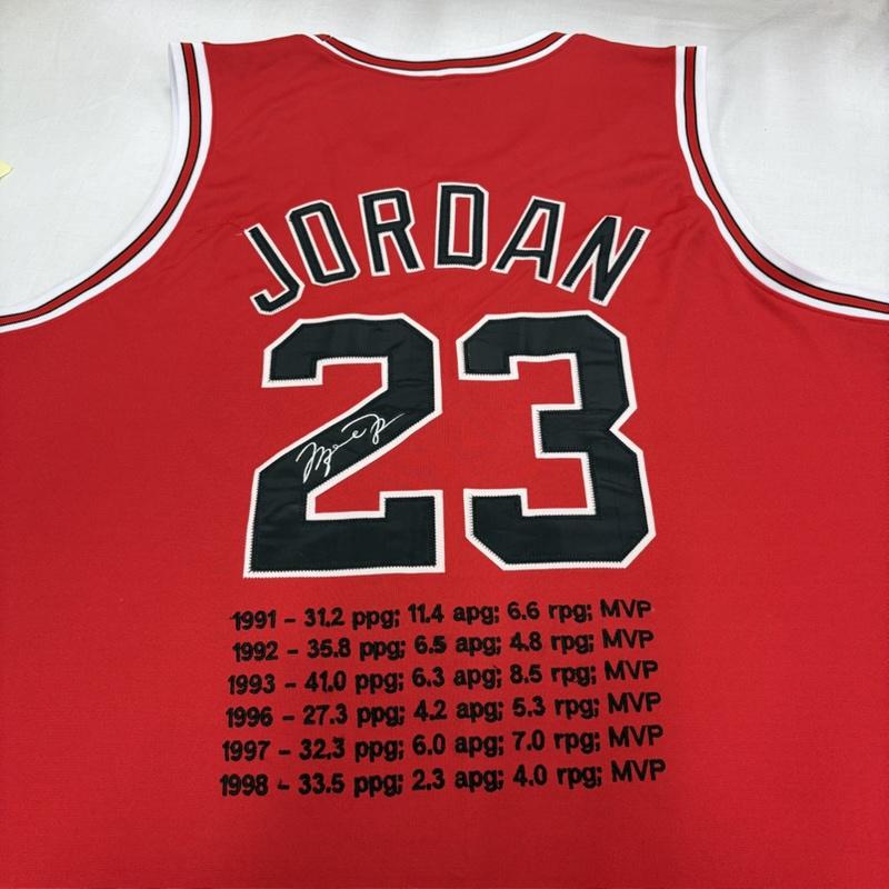 ミッチェルアンドネス Mitchell&Ness タンクトップ タンクトップ NBA マイケルジョーダン JORDAN シカゴ BULLS ブルズ タンクトップ ロゴ 刺繍 メモリアル ユニフォーム 23 - ロゴ、文字 X 刺繍 赤 / レッド / red X 黒 / ブラック / black X 白 / ホワイト / white メンズ USED 古着 中古 50168515