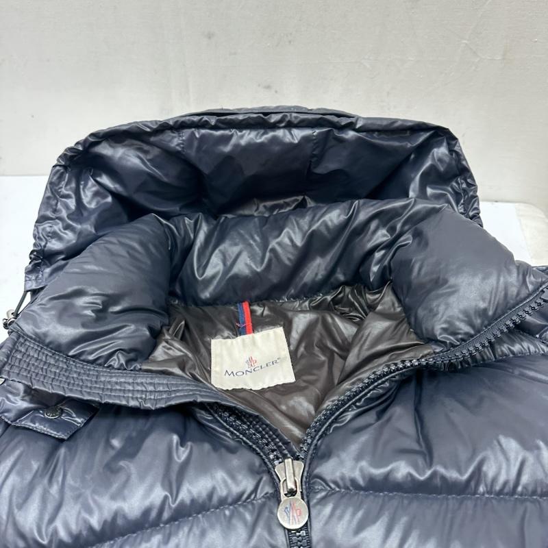モンクレール MONCLER ジャケット、上着 ダウンジャケット MAYA GIUBBOTTO ダウン ジャケット F20911A53600 68950 1 紺 / ネイビー / navy メンズ USED 古着 中古 50168614