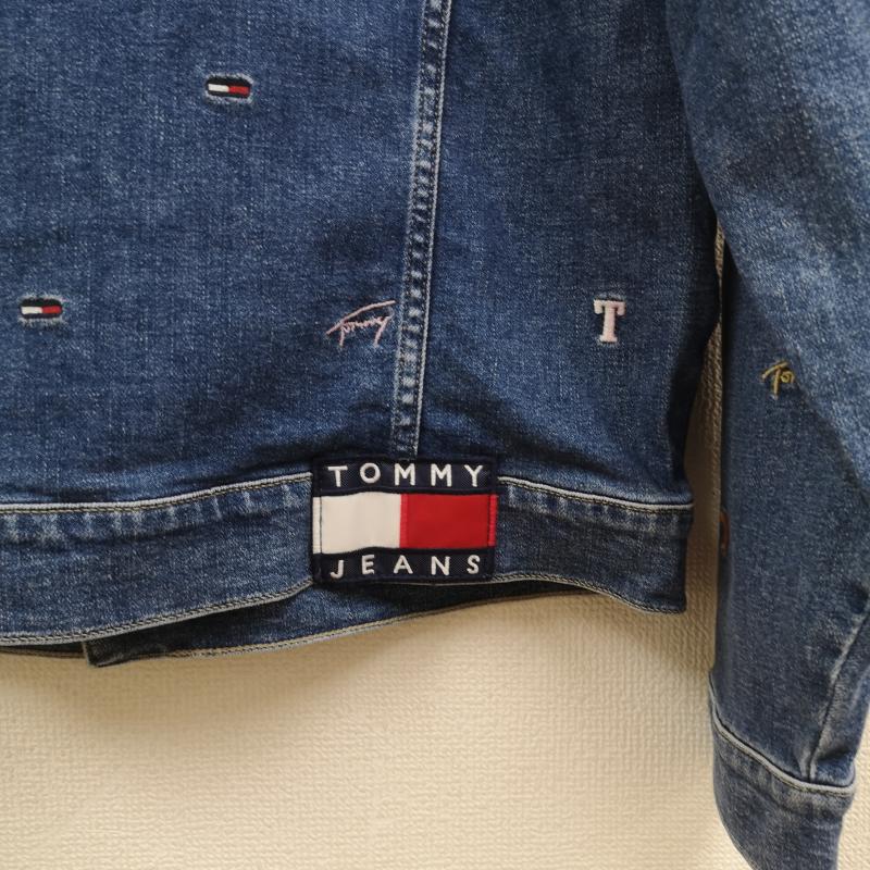 トミー ジーンズ TOMMY JEANS ジャケット、上着 ジャンパー、ブルゾン フラッグロゴ 刺繡 総柄 デニム トラッカー ジャケット Ｇジャン M インディゴ / インディゴ / Indigo メンズ USED 古着 中古 50168701