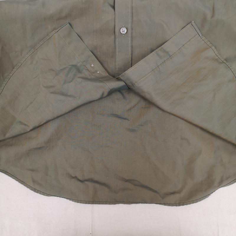 イヴサンローラン Yves Saint Laurent シャツ、ブラウス 長袖 ワンポイント ロゴ 刺繡 長袖 ドレス シャツ - カーキ / カーキ / khaki メンズ USED 古着 中古 50168721