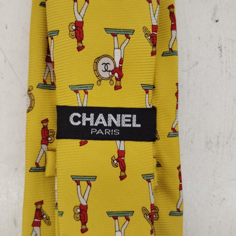 シャネル CHANEL ネクタイ ネクタイ シルク ネクタイ マーチングバンド 兵隊 大太鼓 シャネルマーク マスタード カラー - 黄 / イエロー / yellow メンズ USED 古着 中古 50168759