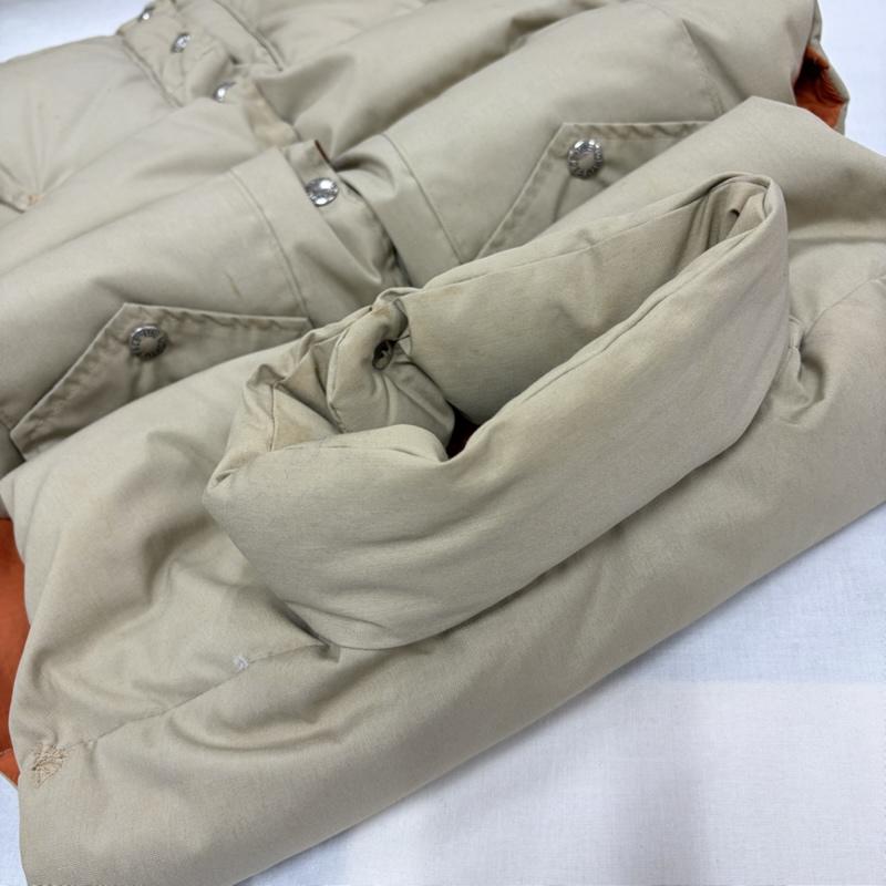 ザノースフェイス THE NORTH FACE ジャケット、上着 ダウンベスト 70s 80s 茶タグ ダウンベスト ヴィンテージ ナイロン フラップポケット スナップボタン S 無地 ベージュ / ベージュ / beige X 橙 / オレンジ / orange メンズ USED 古着 中古 50168928