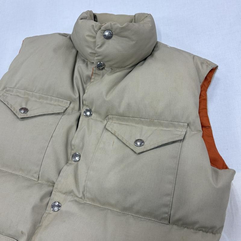 ザノースフェイス THE NORTH FACE ジャケット、上着 ダウンベスト 70s 80s 茶タグ ダウンベスト ヴィンテージ ナイロン フラップポケット スナップボタン S 無地 ベージュ / ベージュ / beige X 橙 / オレンジ / orange メンズ USED 古着 中古 50168928