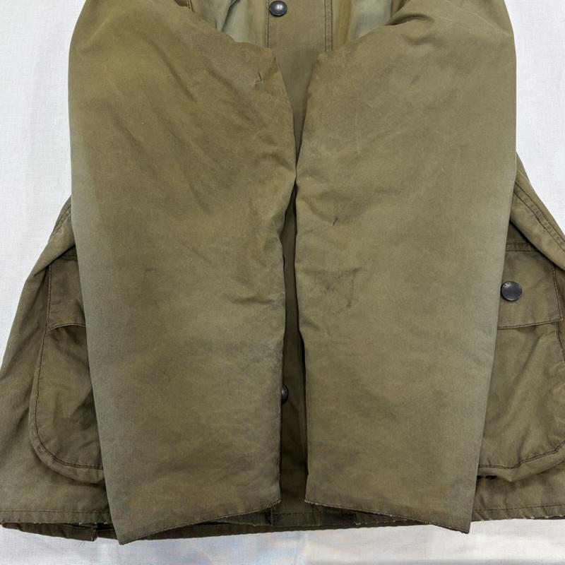 バーブァー Barbour ジャケット、上着 ジャケット、ブレザー 00s オイルドジャケット コーデュロイカラー ジップアップ ヴィンテージ フェード 英国製 - ワンポイント X ロゴ、文字 X 刺繍 カーキ / カーキ / khaki X オリーブグリーン / オリーブグリーン / X 茶 / ブラウン / brown メンズ USED 古着 中古 50168932