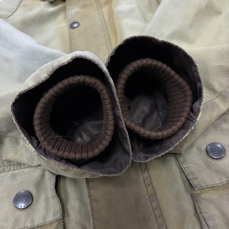 バーブァー Barbour ジャケット、上着 ジャケット、ブレザー 00s オイルドジャケット コーデュロイカラー ジップアップ ヴィンテージ フェード 英国製 - ワンポイント X ロゴ、文字 X 刺繍 カーキ / カーキ / khaki X オリーブグリーン / オリーブグリーン / X 茶 / ブラウン / brown メンズ USED 古着 中古 50168932
