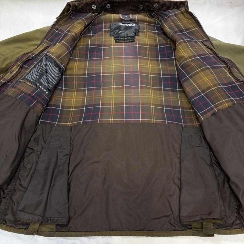 バーブァー Barbour ジャケット、上着 ジャケット、ブレザー 00s オイルドジャケット コーデュロイカラー ジップアップ ヴィンテージ フェード 英国製 - ワンポイント X ロゴ、文字 X 刺繍 カーキ / カーキ / khaki X オリーブグリーン / オリーブグリーン / X 茶 / ブラウン / brown メンズ USED 古着 中古 50168932
