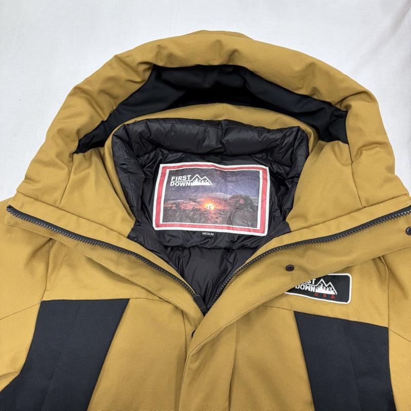 ファーストダウン FIRST DOWN ジャケット、上着 ダウンジャケット Orange FREAK S STORE トリプルコラボ 難燃 ダウンジャケット FIRE PROOF ファイヤープルーフ M ワンポイント X ロゴ、文字 X 刺繍 ベージュ / ベージュ / beige X キャメル / キャメル / X 黒 / ブラック / black メンズ USED 古着 中古 50168938