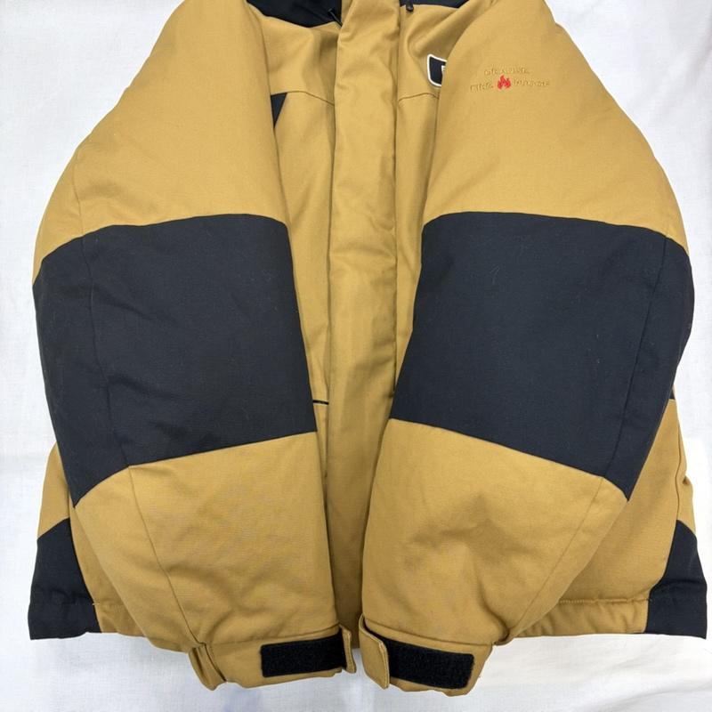 ファーストダウン FIRST DOWN ジャケット、上着 ダウンジャケット Orange FREAK S STORE トリプルコラボ 難燃 ダウンジャケット FIRE PROOF ファイヤープルーフ M ワンポイント X ロゴ、文字 X 刺繍 ベージュ / ベージュ / beige X キャメル / キャメル / X 黒 / ブラック / black メンズ USED 古着 中古 50168938