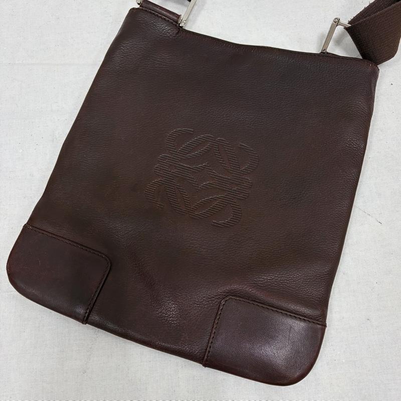 ロエベ LOEWE ショルダーバッグ ショルダーバッグ アナグラムロゴ レザー ショルダー バッグ サコッシュ フェード ヴィンテージ - ロゴ、文字 茶 / ブラウン / brown レディース USED 古着 中古 50169341