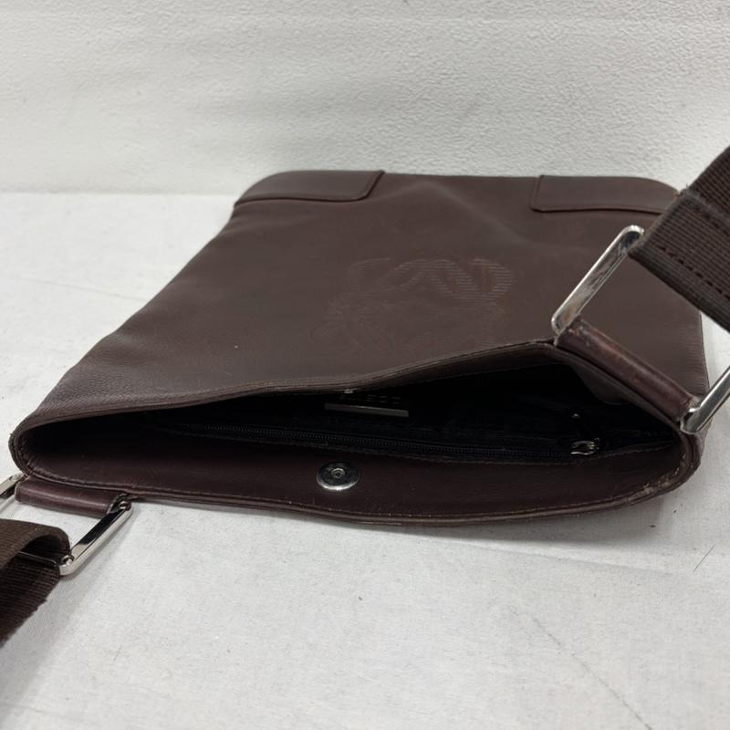 ロエベ LOEWE ショルダーバッグ ショルダーバッグ アナグラムロゴ レザー ショルダー バッグ サコッシュ フェード ヴィンテージ - ロゴ、文字 茶 / ブラウン / brown レディース USED 古着 中古 50169341