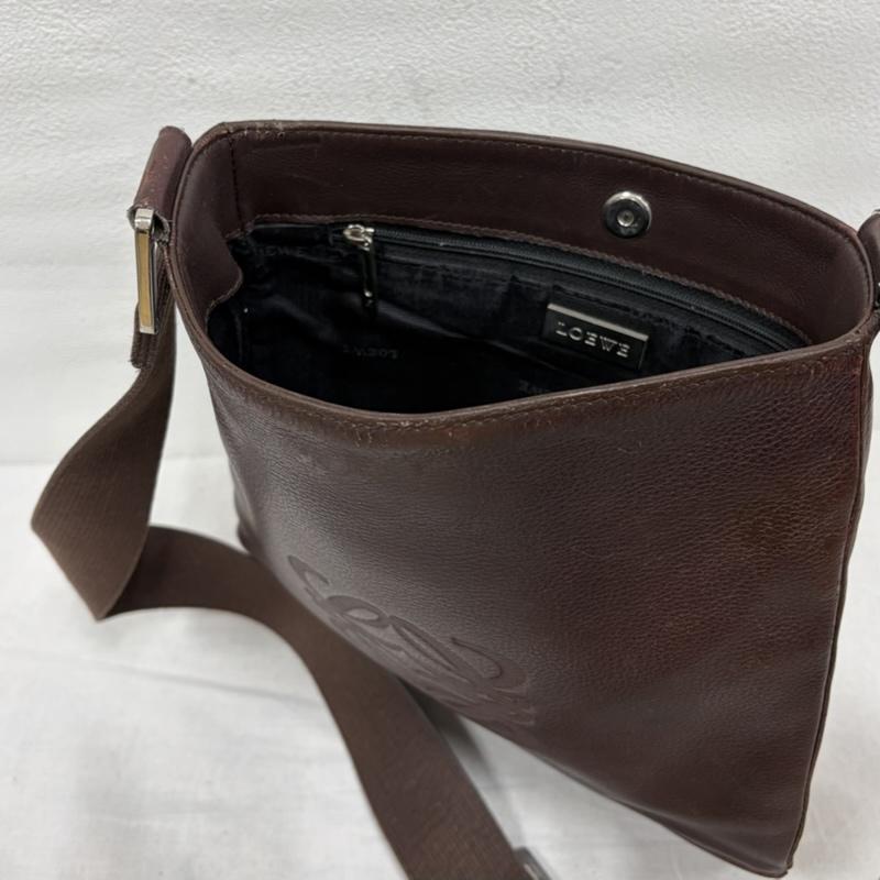 ロエベ LOEWE ショルダーバッグ ショルダーバッグ アナグラムロゴ レザー ショルダー バッグ サコッシュ フェード ヴィンテージ - ロゴ、文字 茶 / ブラウン / brown レディース USED 古着 中古 50169341
