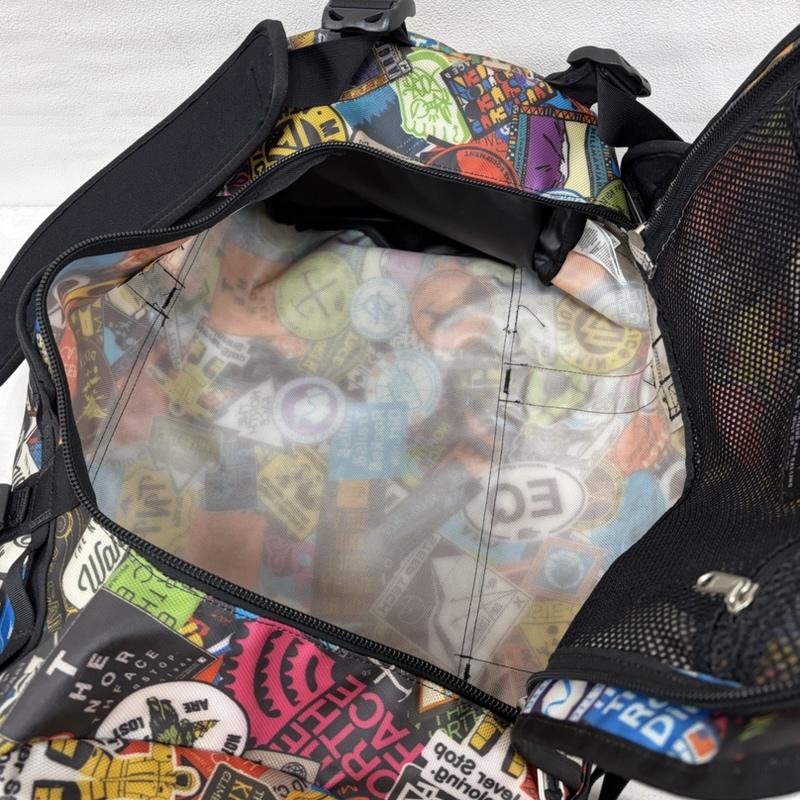 ザノースフェイス THE NORTH FACE ボストンバッグ ボストンバッグ BC DUFFEL ダッフル 総柄 ワッペン ステッカー ロゴ プリント ドラム ボストン リュック 大容量 バッグ 廃番 - ロゴ、文字 X 総柄 X プリント 黒 / ブラック / black X マルチカラー / マルチカラー / multicolor メンズ USED 古着 中古 50169345