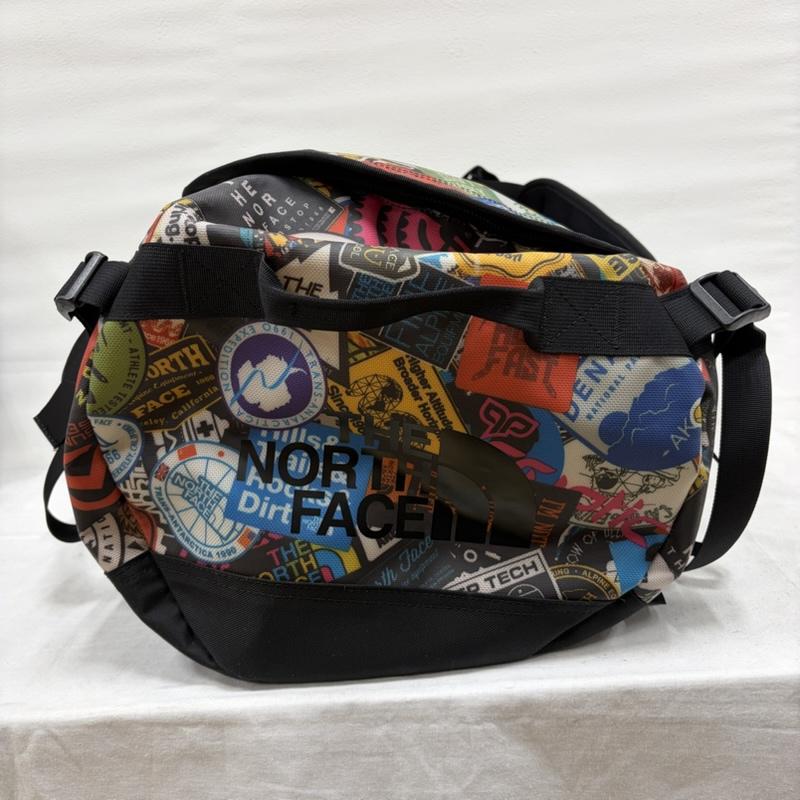 ザノースフェイス THE NORTH FACE ボストンバッグ ボストンバッグ BC DUFFEL ダッフル 総柄 ワッペン ステッカー ロゴ プリント ドラム ボストン リュック 大容量 バッグ 廃番 - ロゴ、文字 X 総柄 X プリント 黒 / ブラック / black X マルチカラー / マルチカラー / multicolor メンズ USED 古着 中古 50169345