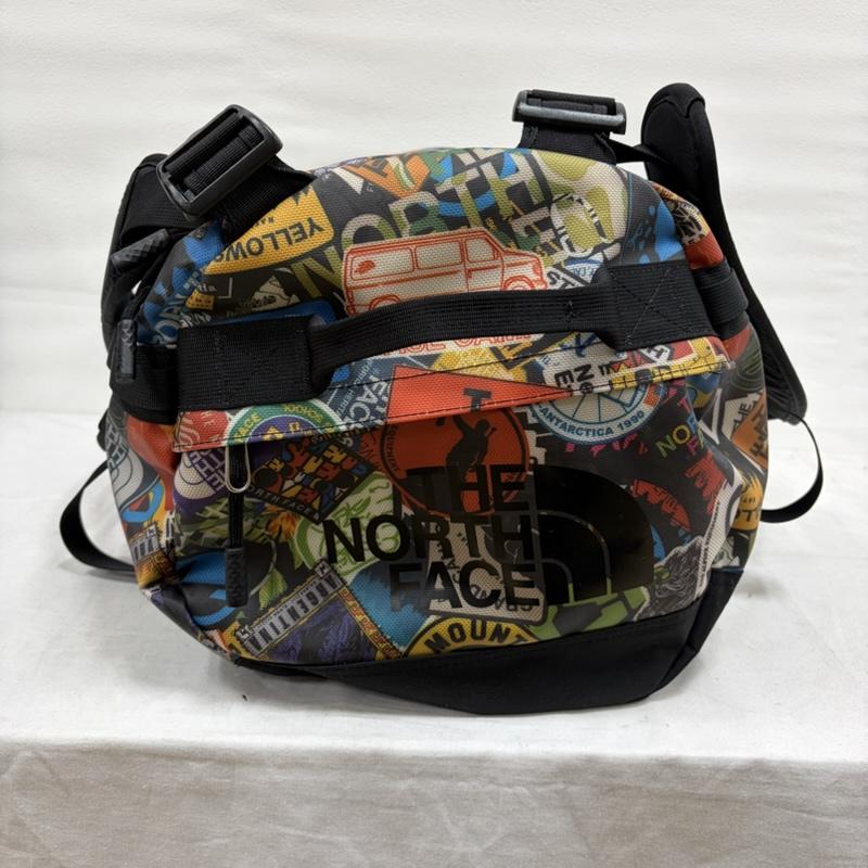 ザノースフェイス THE NORTH FACE ボストンバッグ ボストンバッグ BC DUFFEL ダッフル 総柄 ワッペン ステッカー ロゴ プリント ドラム ボストン リュック 大容量 バッグ 廃番 - ロゴ、文字 X 総柄 X プリント 黒 / ブラック / black X マルチカラー / マルチカラー / multicolor メンズ USED 古着 中古 50169345
