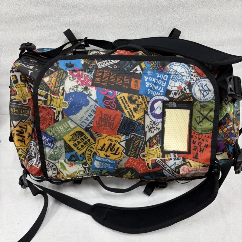 ザノースフェイス THE NORTH FACE ボストンバッグ ボストンバッグ BC DUFFEL ダッフル 総柄 ワッペン ステッカー ロゴ プリント ドラム ボストン リュック 大容量 バッグ 廃番 - ロゴ、文字 X 総柄 X プリント 黒 / ブラック / black X マルチカラー / マルチカラー / multicolor メンズ USED 古着 中古 50169345