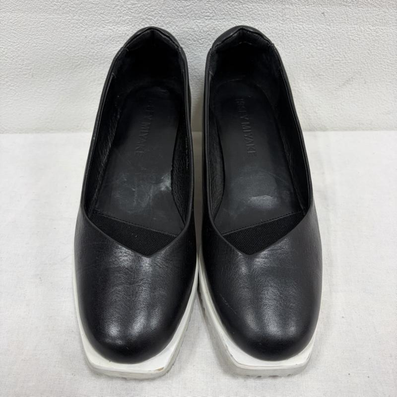 イッセイミヤケ ISSEY MIYAKE パンプス パンプス UNITED NUDE ユナイテッドヌード コラボ 変形 レザー パンプス ウッドソール メタル ラウンドトゥ 37 - 無地 黒 / ブラック / black レディース USED 古着 中古 50169476