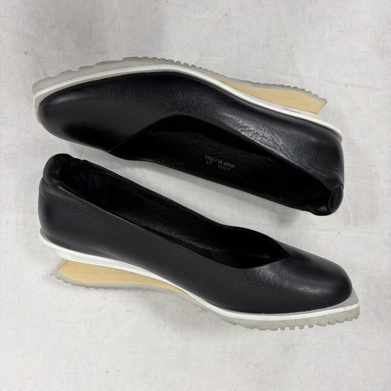 イッセイミヤケ ISSEY MIYAKE パンプス パンプス UNITED NUDE ユナイテッドヌード コラボ 変形 レザー パンプス ウッドソール メタル ラウンドトゥ 37 - 無地 黒 / ブラック / black レディース USED 古着 中古 50169476