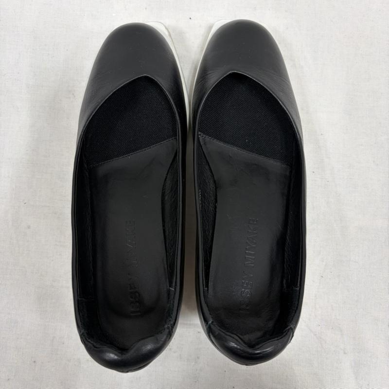 イッセイミヤケ ISSEY MIYAKE パンプス パンプス UNITED NUDE ユナイテッドヌード コラボ 変形 レザー パンプス ウッドソール メタル ラウンドトゥ 37 - 無地 黒 / ブラック / black レディース USED 古着 中古 50169476