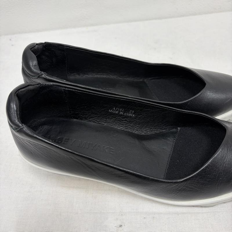 イッセイミヤケ ISSEY MIYAKE パンプス パンプス UNITED NUDE ユナイテッドヌード コラボ 変形 レザー パンプス ウッドソール メタル ラウンドトゥ 37 - 無地 黒 / ブラック / black レディース USED 古着 中古 50169476