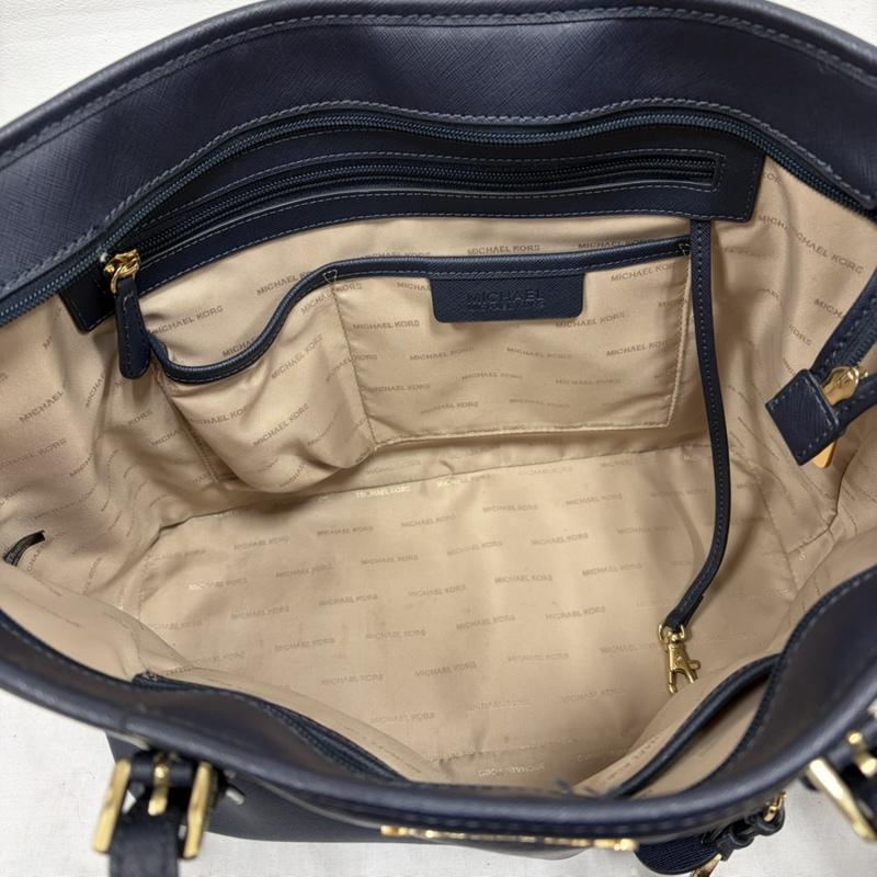 マイケルコース MICHAEL KORS トートバッグ トートバッグ レザー トートバッグ MKロゴ チャーム ビジネス A4 大容量 - 無地 X ワンポイント X ロゴ、文字 紺 / ネイビー / navy レディース USED 古着 中古 50169483