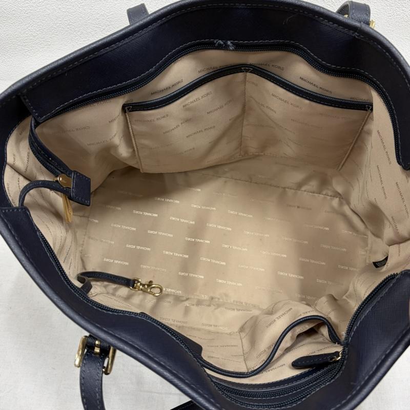 マイケルコース MICHAEL KORS トートバッグ トートバッグ レザー トートバッグ MKロゴ チャーム ビジネス A4 大容量 - 無地 X ワンポイント X ロゴ、文字 紺 / ネイビー / navy レディース USED 古着 中古 50169483