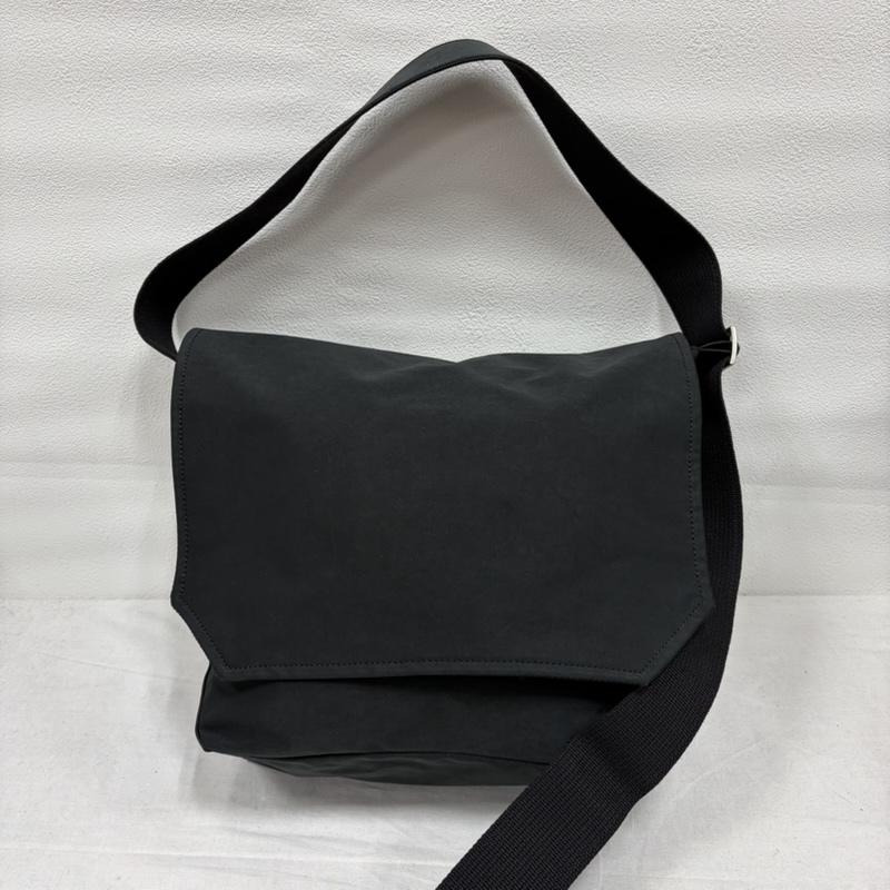 エンダースキーマ Hender Scheme ショルダーバッグ ショルダーバッグ フラップ ショルダー バッグ FLAP SHOULDER スウェード 撥水 - 無地 黒 / ブラック / black メンズ USED 古着 中古 50169485