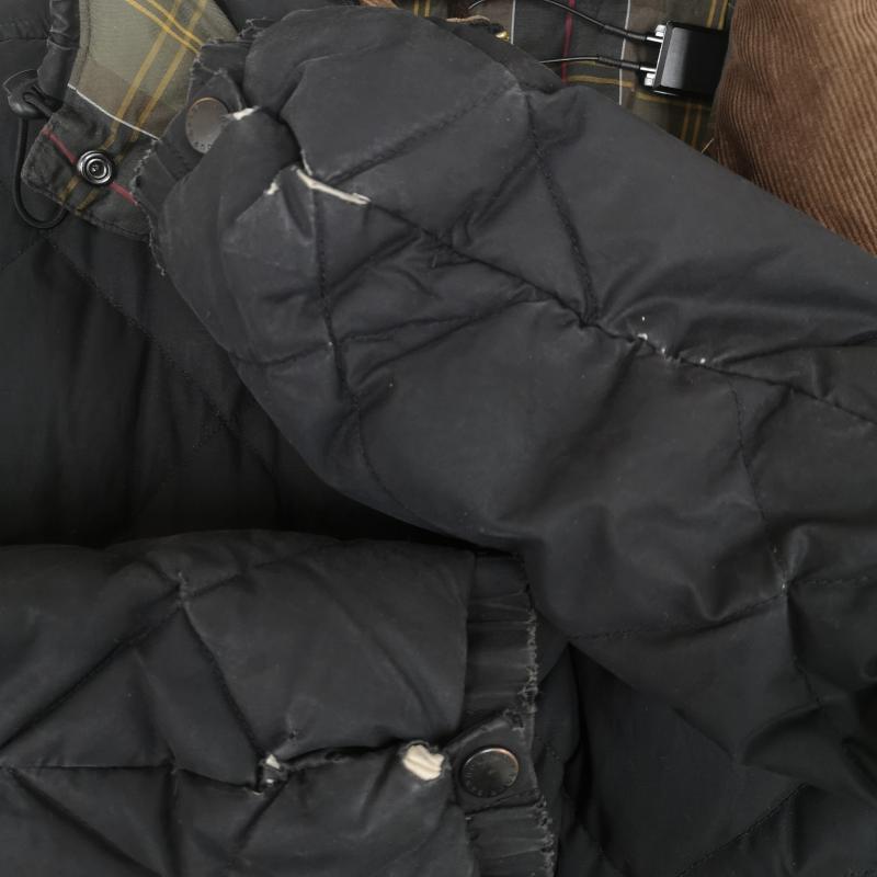 バーブァー Barbour ジャケット、上着 ダウンジャケット タータンチェック柄 キルティング ダウン ワックス ジャケット M 黒 / ブラック / black メンズ USED 古着 中古 50169517